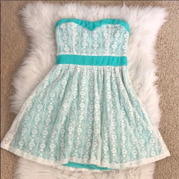 Strapless Lace Dress - Picture 2 of 8